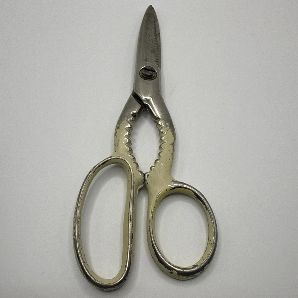 Vintage Wiss Kitchen Shears KS USA Multi Use Nut Cracker Craft Silver 8